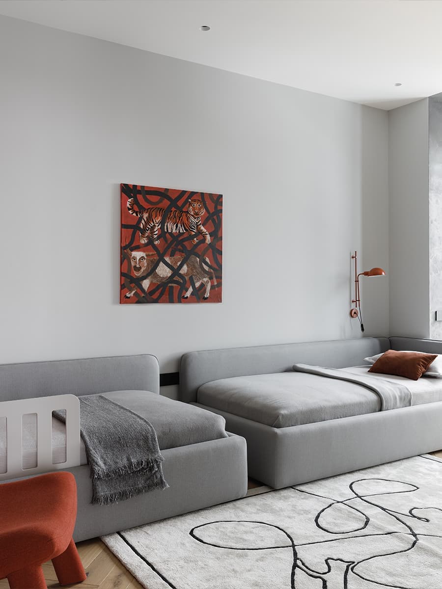 Теплые сдержанные оттенки в интерьере квартиры для дружной семьи — проект Starikova.Architects