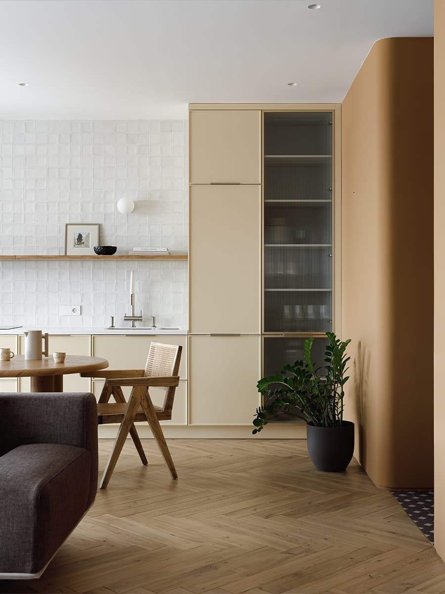 Теплые сдержанные оттенки в интерьере квартиры для дружной семьи — проект Starikova.Architects