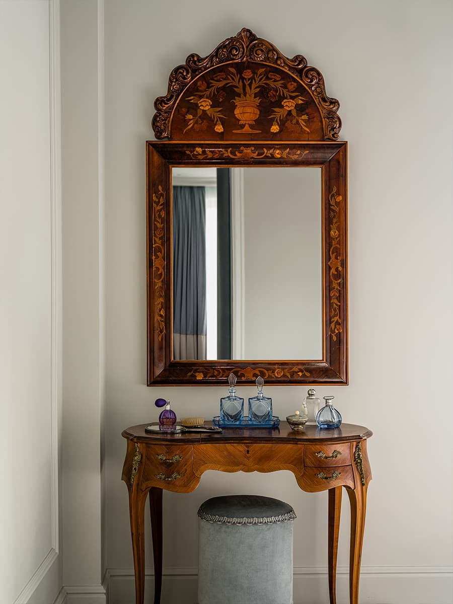 Парадный интерьер светлой квартиры в знаменитой сталинке — проект BF Creative