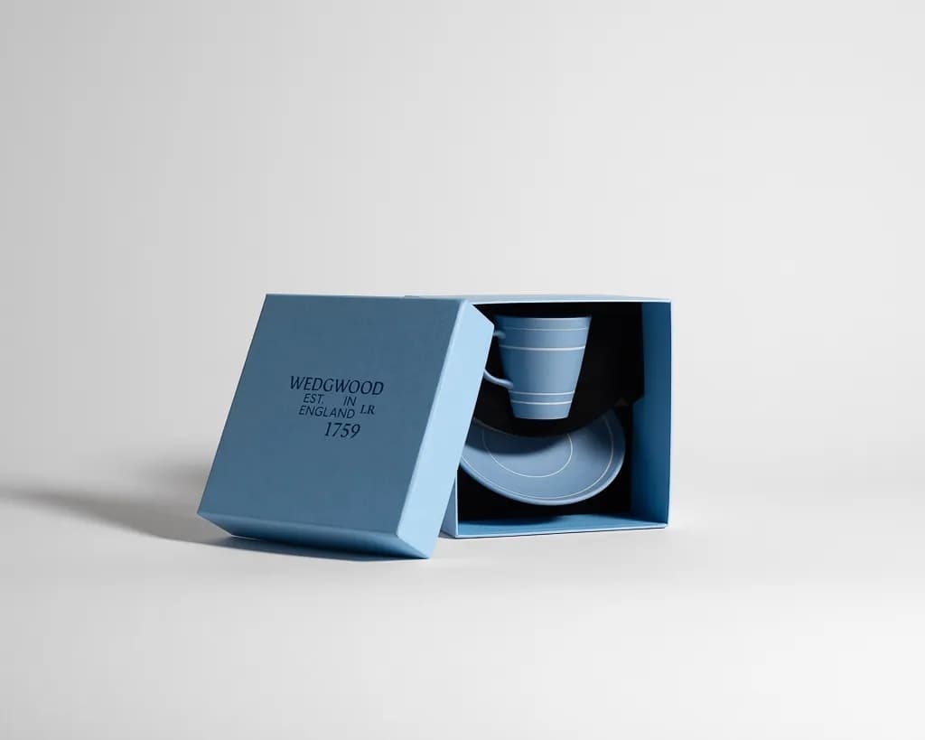Wedgwood выпустил изделия по дизайну Люси Ри Wedgwood выпустил изделия по дизайну Люси Ри