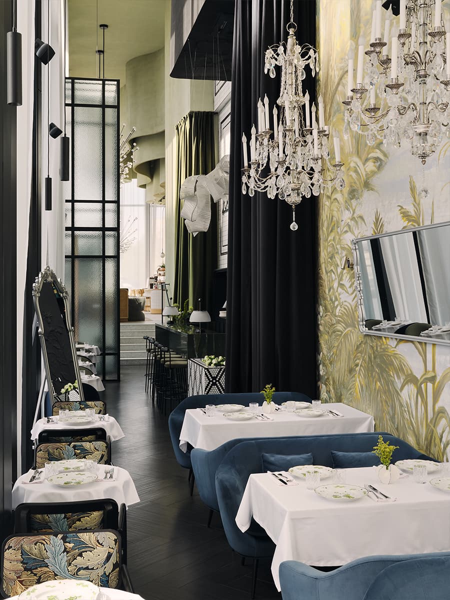 Многоярусные люстры и изящные книжные шкафы в интерьере ресторана — проект Алины Цауня