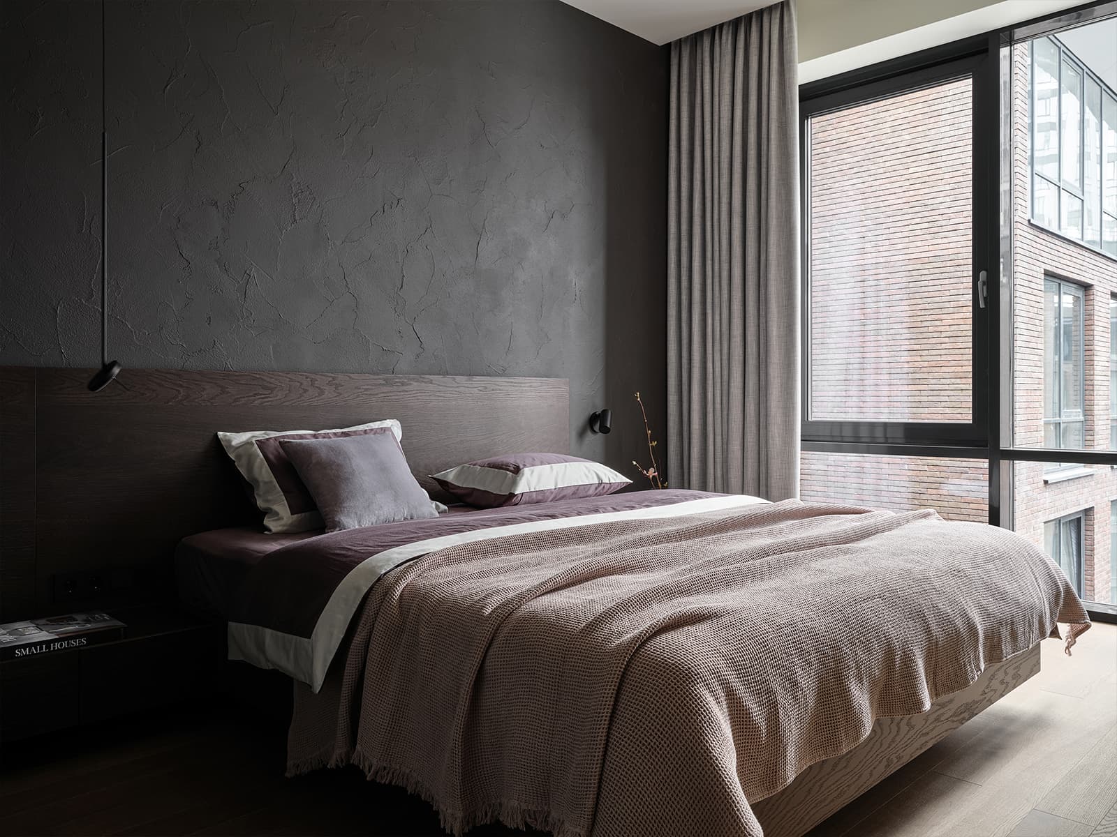 Контрасты и необычный монтаж светильников в интерьере небольшой квартиры — проект Alexander Tischler