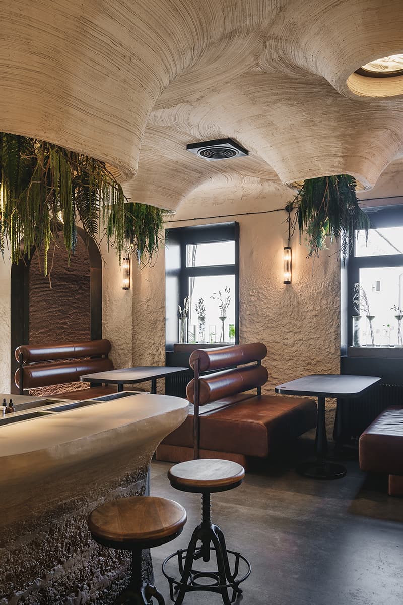 Атмосфера тайной лаборатории в интерьере небольшого бара — проект INT2 architecture