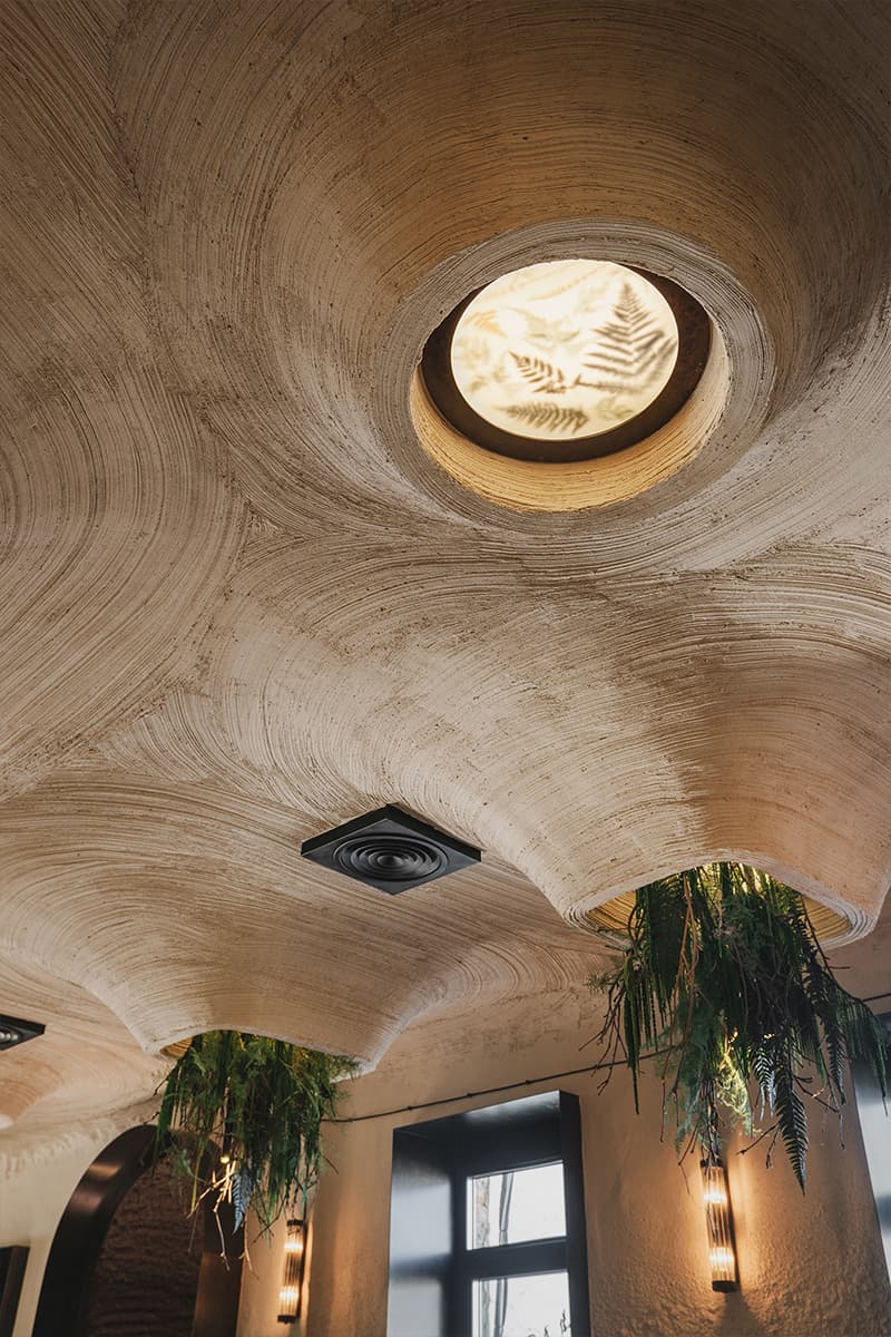 Атмосфера тайной лаборатории в интерьере небольшого бара — проект INT2 architecture