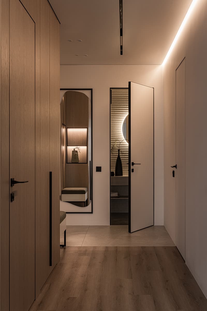 Умиротворяющие краски и теплое дерево в интерьере квартиры для молодой девушки — проект студии Aleta interiors