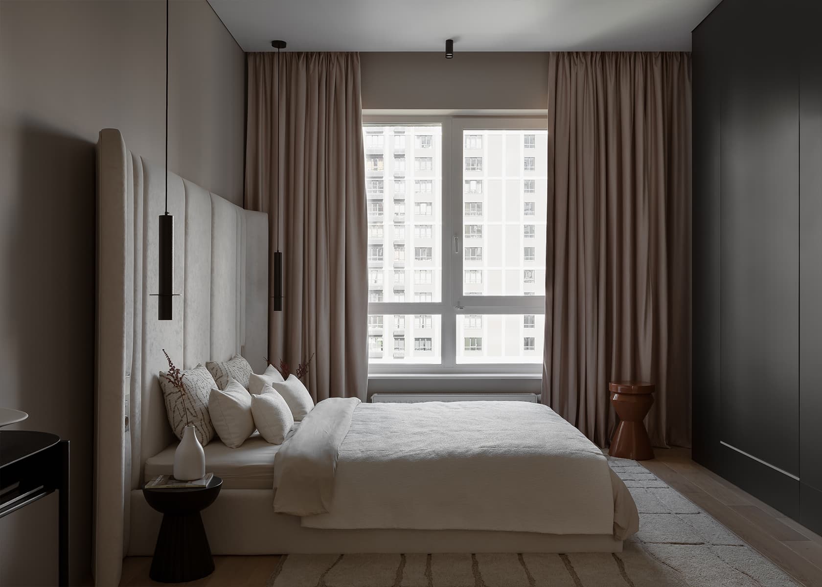 Игра контрастов в интерьере квартиры для семьи с питомцем — проект студии QBuro Interiors