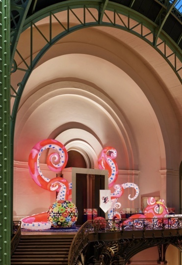 В Гран-пале появилась инсталляция Такаси Мураками и Louis Vuitton