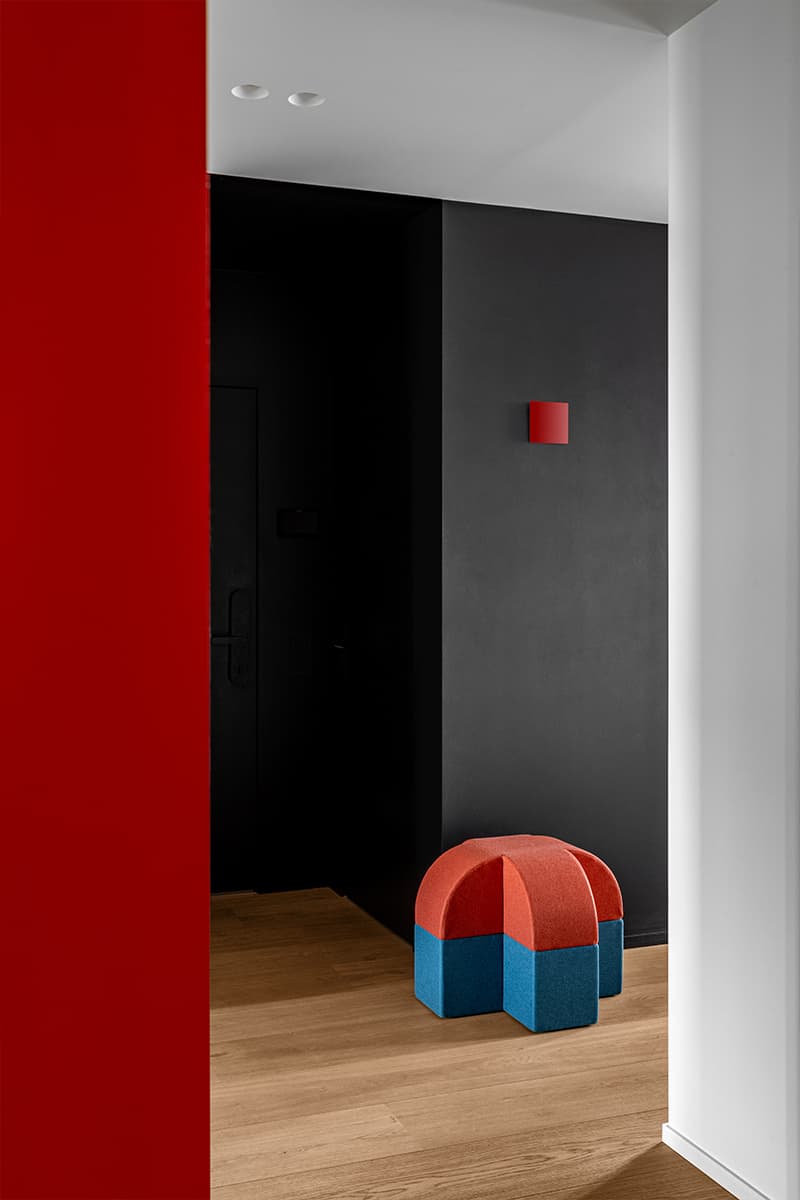 Color-blocking и игра геометрических фигур в ярком интерьере — проект Михаила Курносова