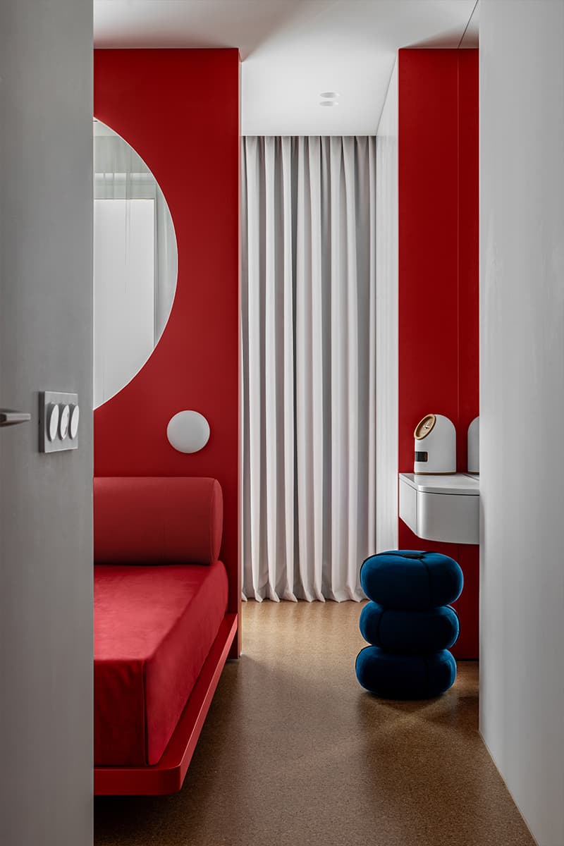 Color-blocking и игра геометрических фигур в ярком интерьере — проект Михаила Курносова