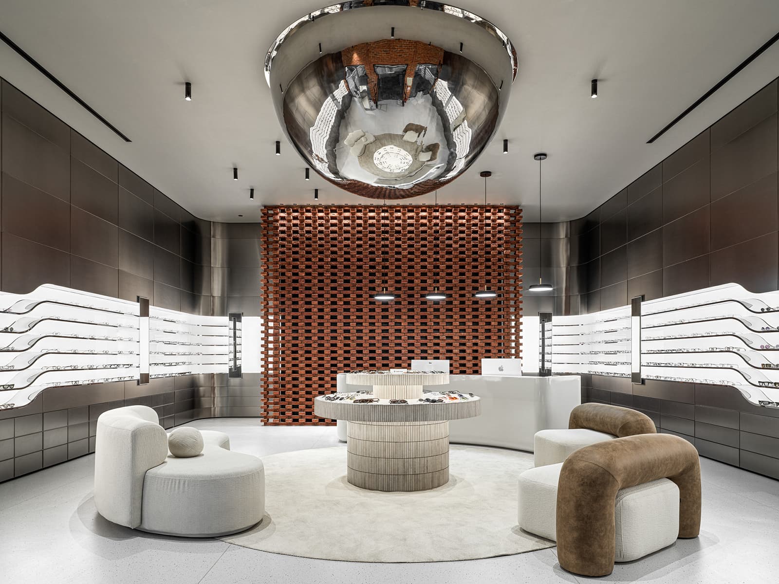 Продуманная подсветка и игра округлых форм в интерьере казанской оптики — проект архитектурного бюро Duplex