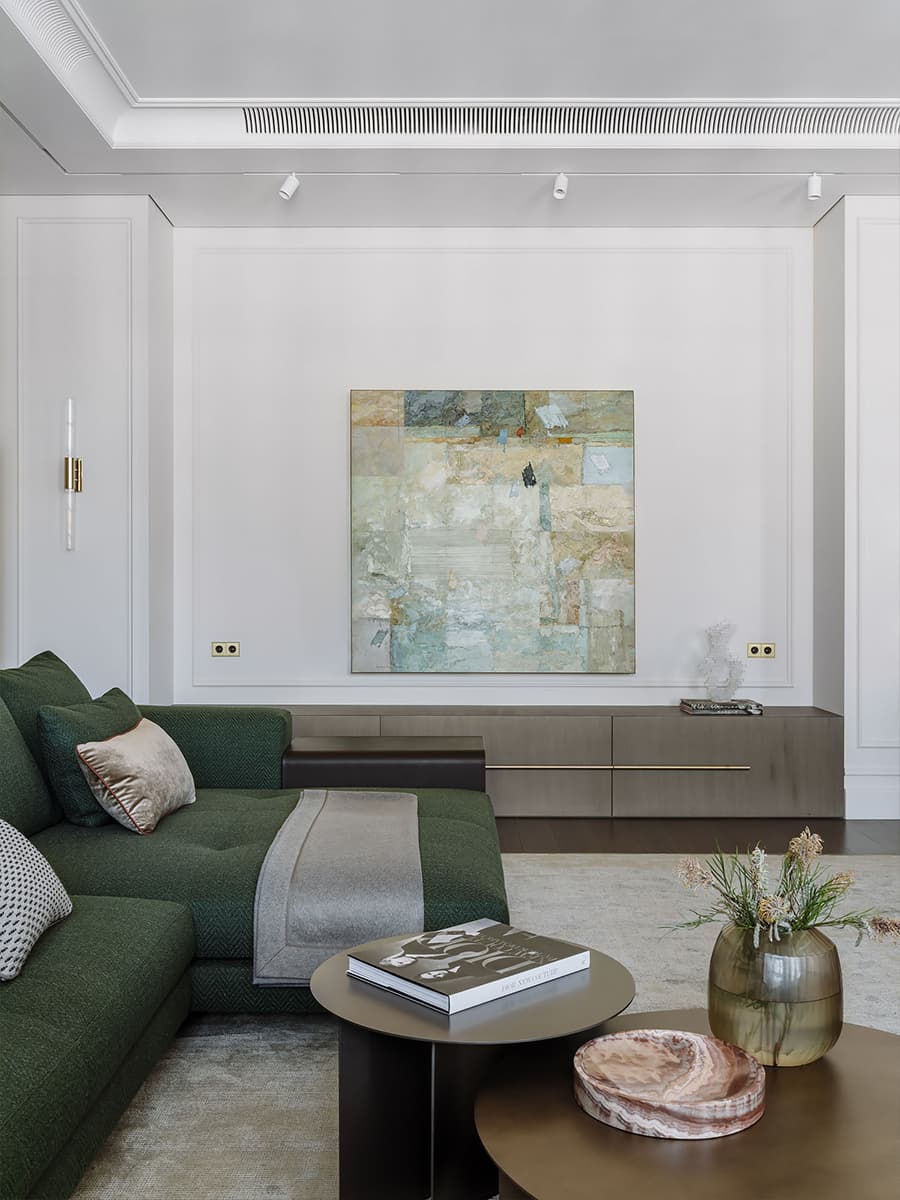 Карамельные тона в респектабельном интерьере семейной квартиры — проект студии Nashe Interiors