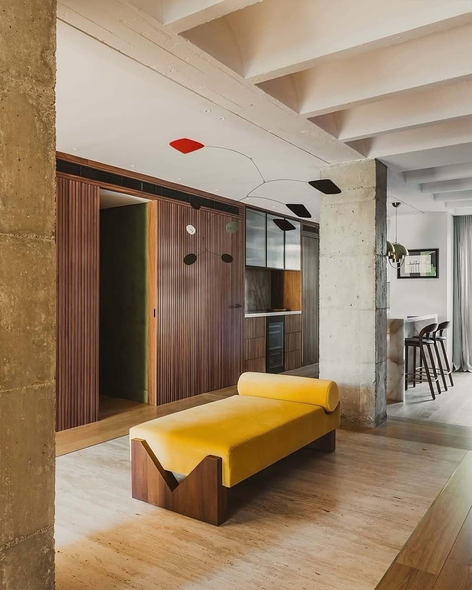 Переосмысление бруталистской архитектуры в интерьере квартиры-дуплекса — проект LOBB Studio