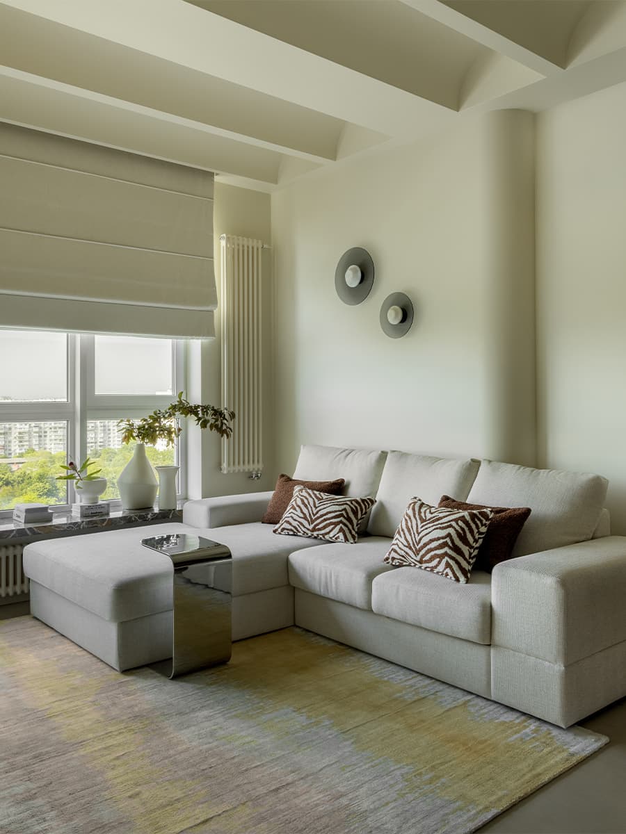 Медная кухня и глубокие природные тона в интерьере семейной квартиры — проект бюро ADDAtelier