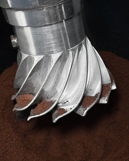 Дизайнер Маттео Фронтини переосмыслил гейзерную кофеварку