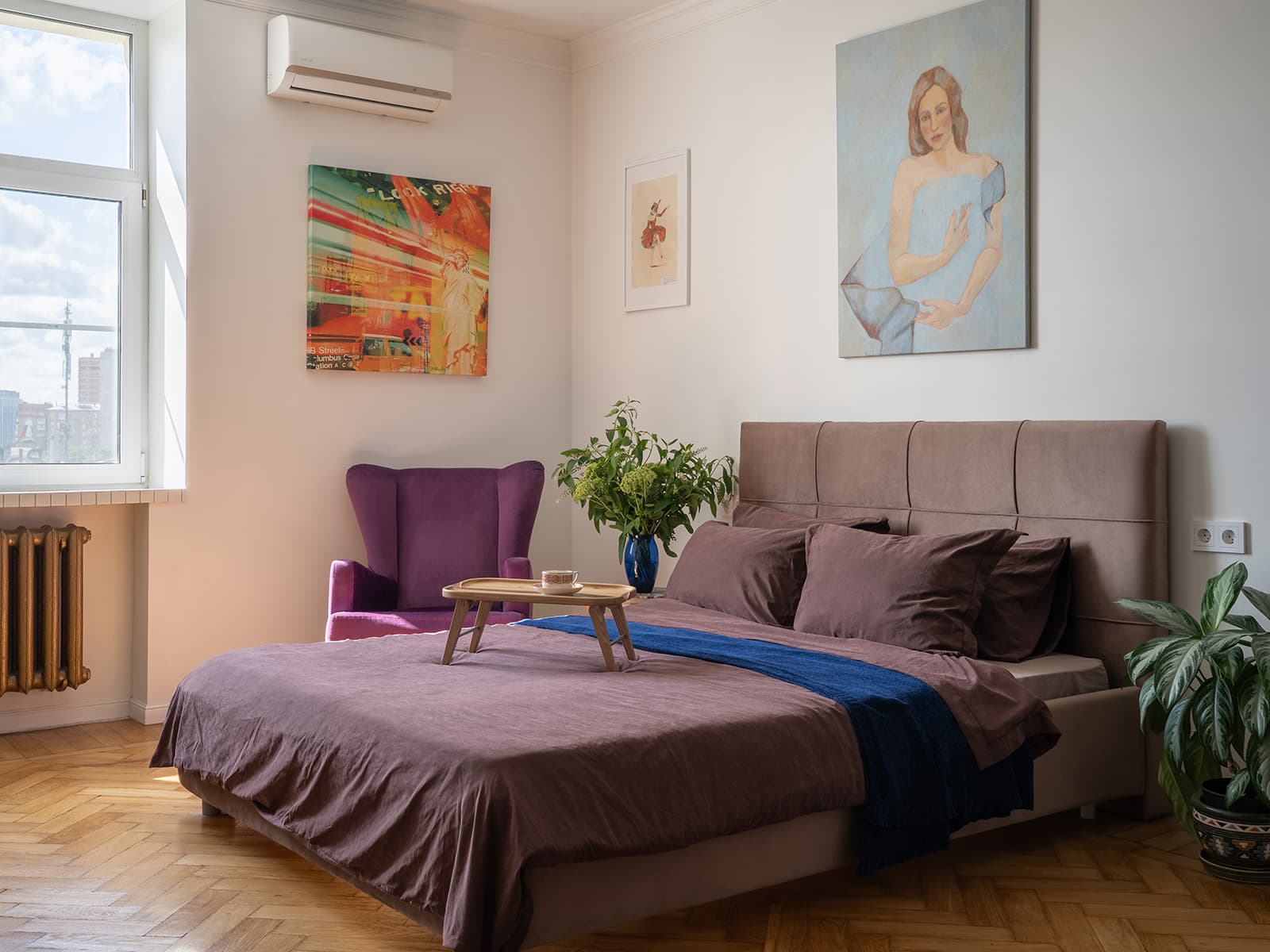 Коллекция искусства в небольшой квартире девушки-иконописца — проект Лидии Напреенко