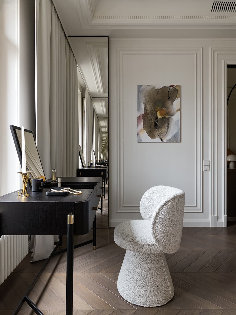 Яркие акценты и отсылки к классике в интерьере семейной квартиры — проект студии AA Design