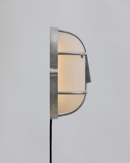 Филипп Табе переосмыслил уличный светильник как забавный арт-объект