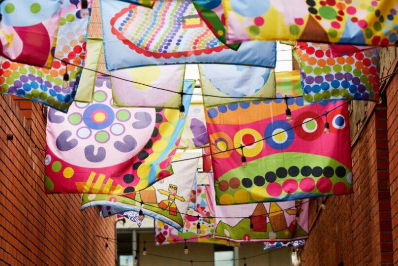 Красочная инсталляция Мораг Майерскоу в Австралии