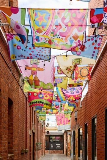 Красочная инсталляция Мораг Майерскоу в Австралии