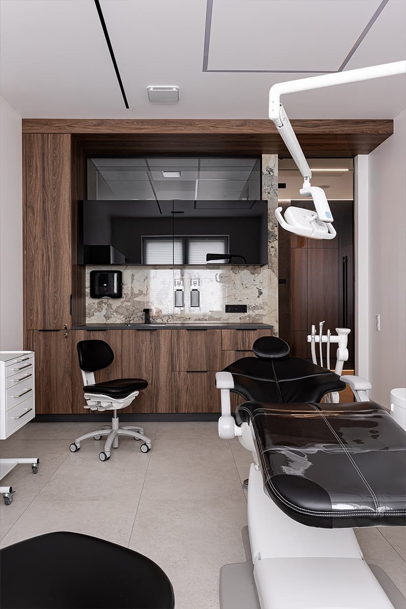 Умиротворяющий интерьер частной стоматологии — проект Сергея Купреенко