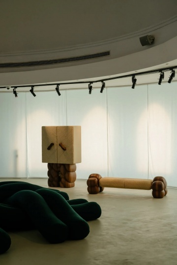 Bottega Veneta представил проект Destinations на ярмарке Nomad в Абу-Даби