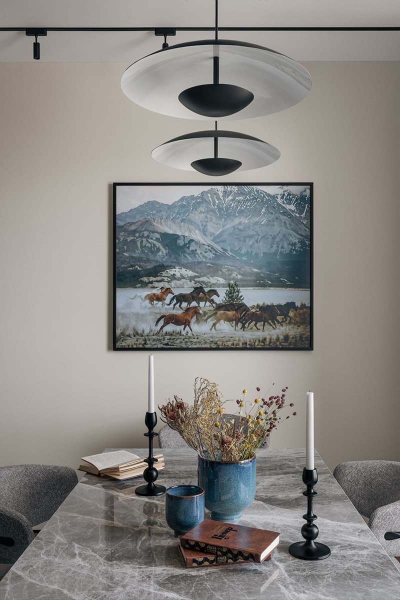 Чистые цвета и ощущение простота в интерьере «мужской» квартиры — проект студии Laura Interiors