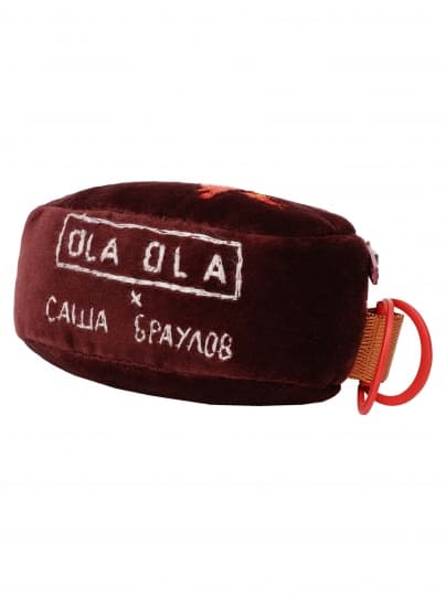 Саша Браулов создал коллекцию новогодних аксессуаров для OLA OLA