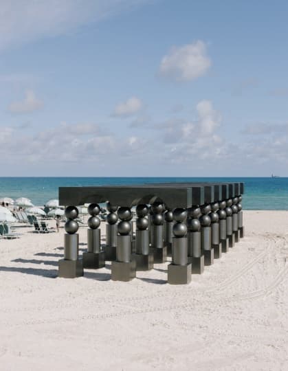 Художница Пилар Зета установила монументальную инсталляцию в Майами