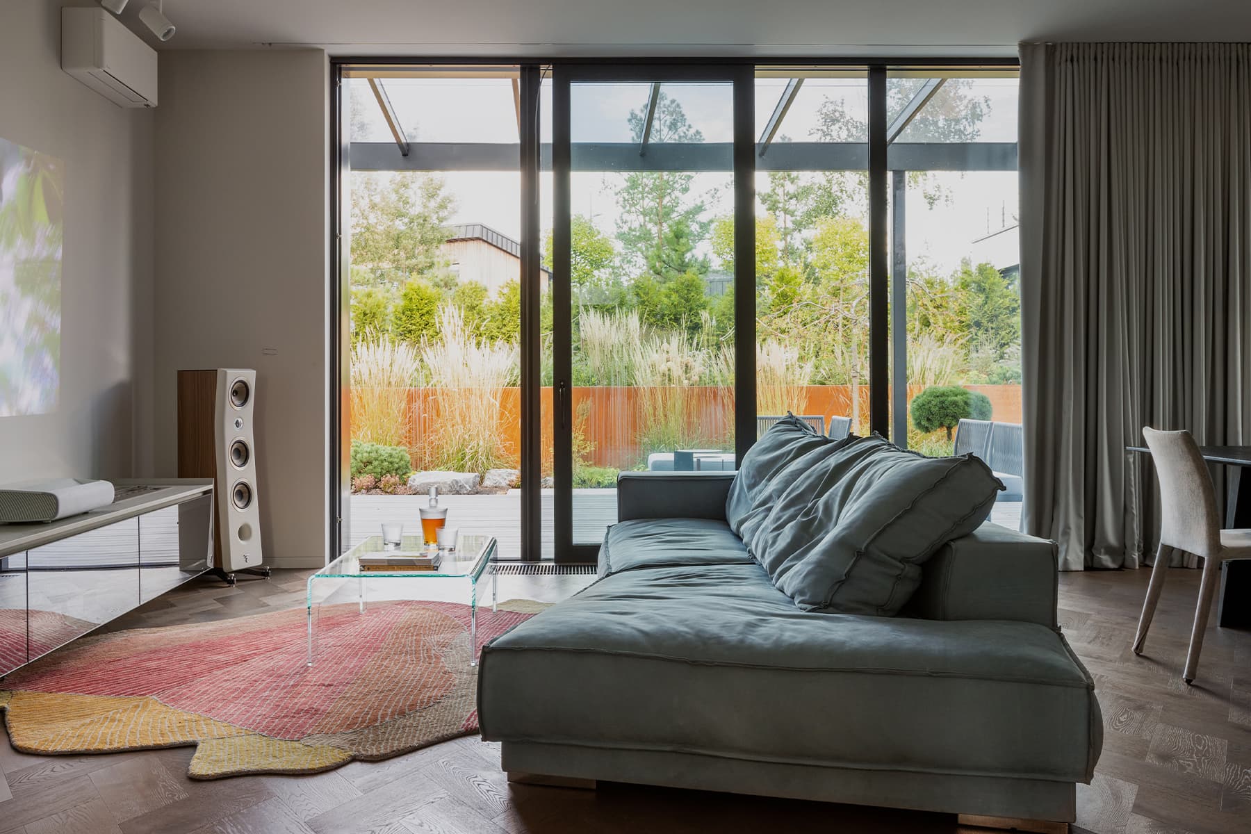 Двухэтажный дом с террасой в Минске — проект Татьяны Гузик и Татьяны Синицевой