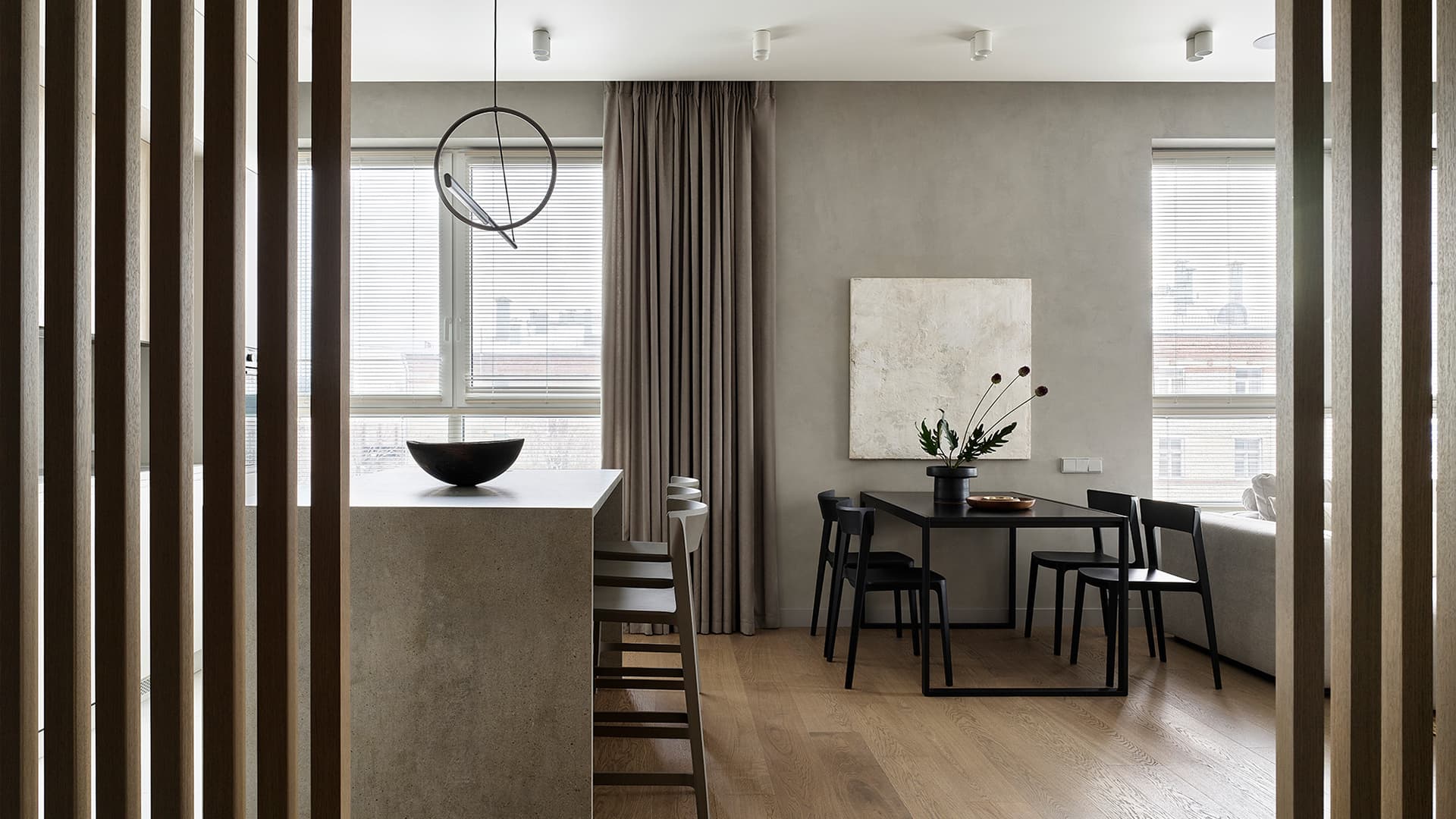 Эффектное изголовье из слэба в интерьере квартиры с необычной планировкой — проект MN Design