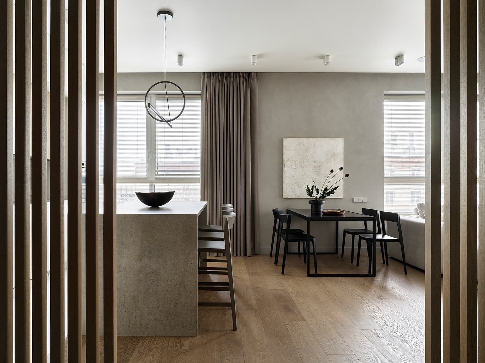 Эффектное изголовье из слэба в интерьере квартиры с необычной планировкой — проект MN Design