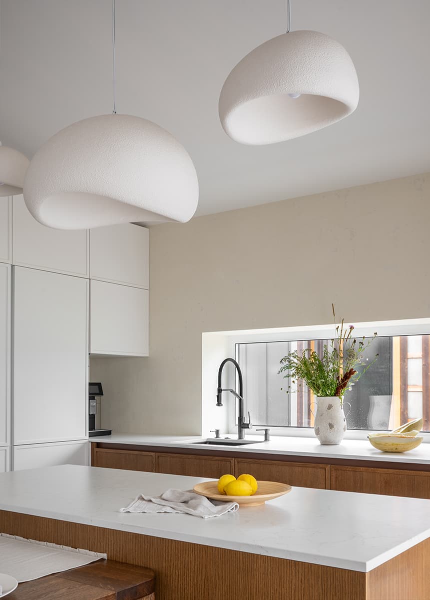 Авторские панно и природные цвета в интерьере загородного дома — проект Анастасии Давиденко