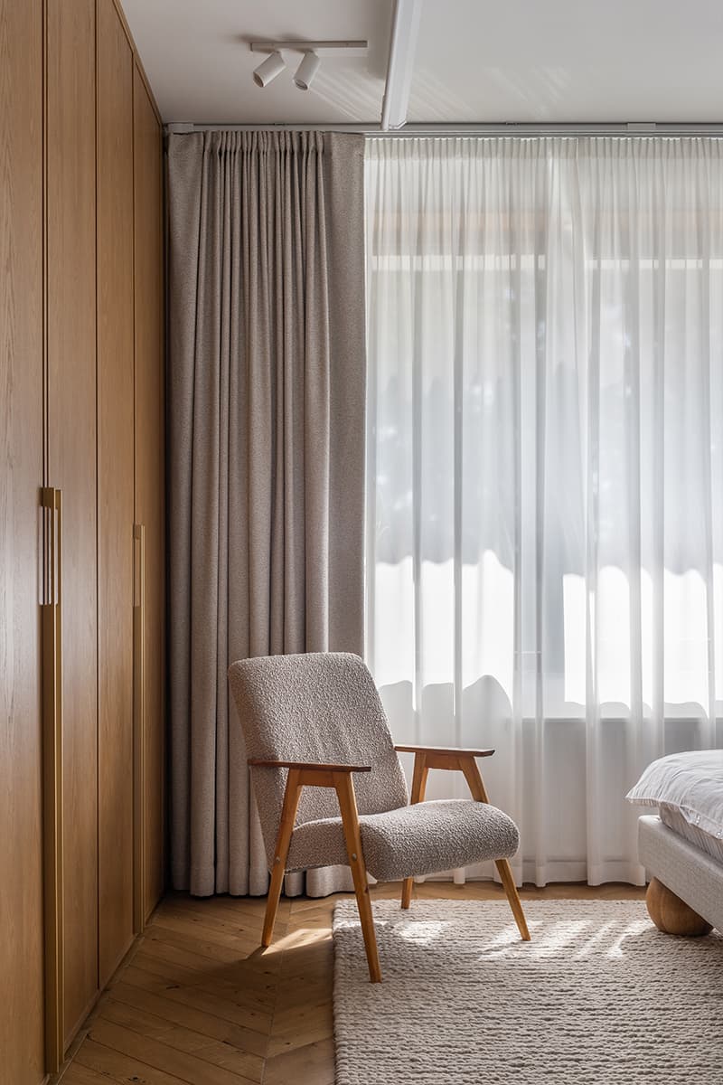 Красочный интерьер таунхауса для семьи дизайнера — проект студии Deconova