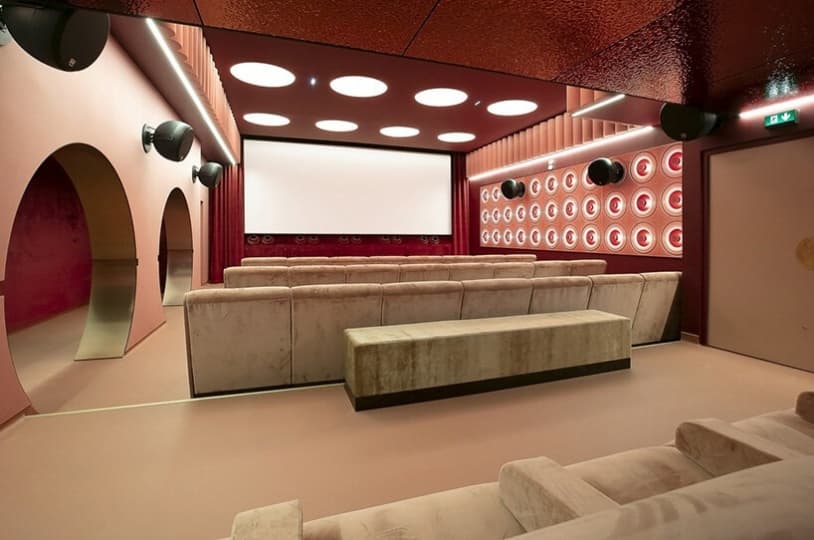 В Париже обновили исторический кинотеатр Elysées Lincoln