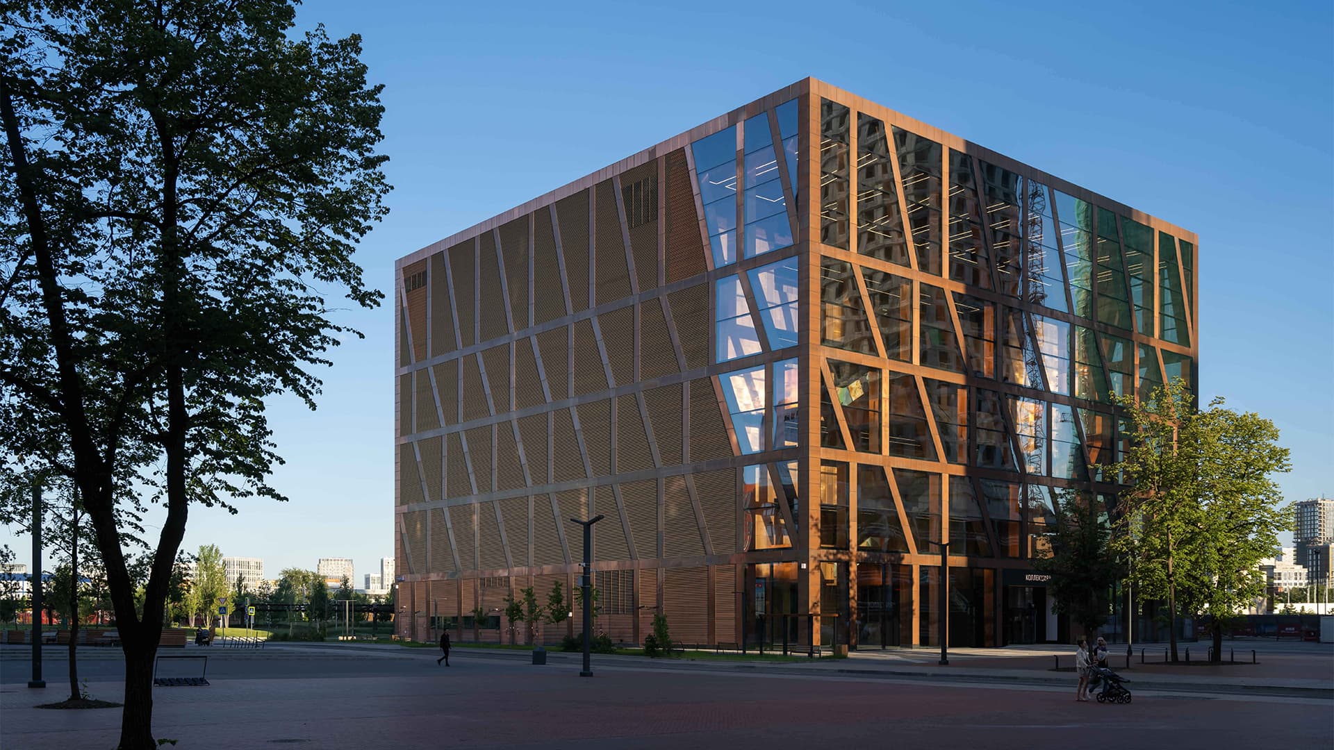 Эстетика автомобильного завода и «живой» металл в Музейно-выставочном центре «ЗИЛАРТ»