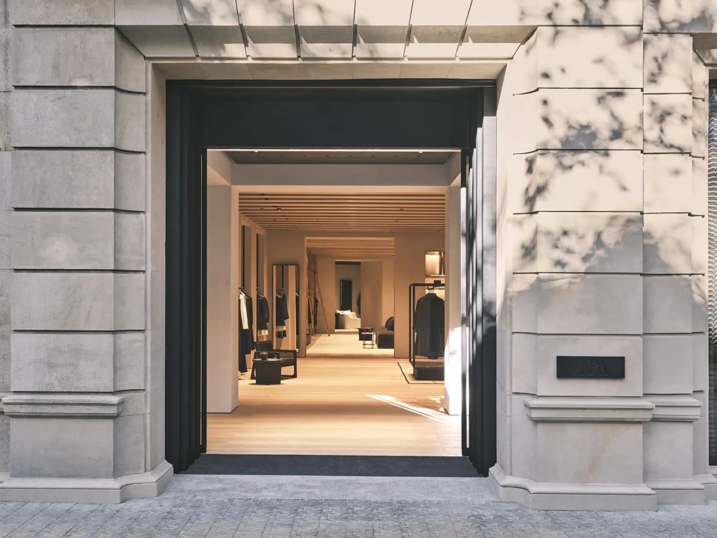 Винсент ван Дуйсен оформил новый магазин Zara в Барселоне