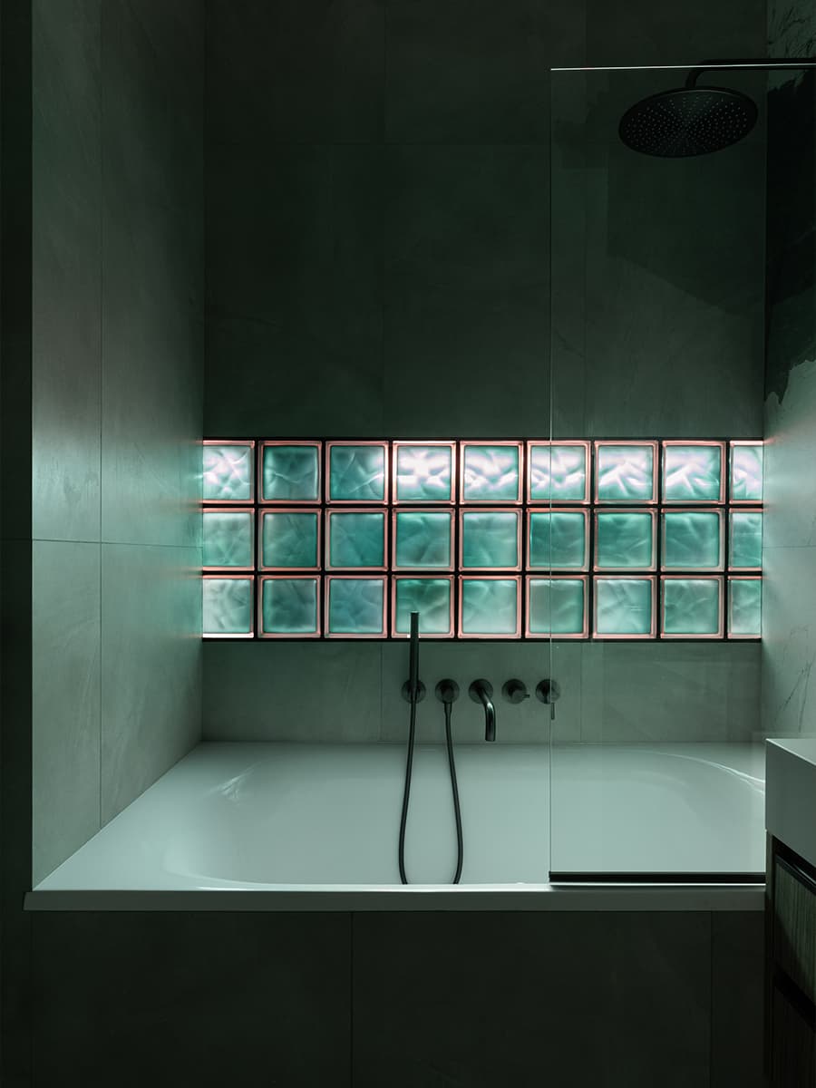 Отсылки к русской архитектуре, искусству и ремеслам в интерьере ресторана — проект студии LEFTdesign