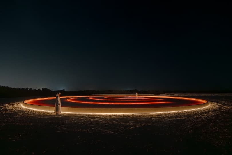 В Абу-Даби установили инсталляцию Шейхи Аль Мазру