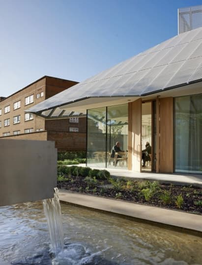 Stephen Marshall Architects спроектировали центр для онкобольных в Англии