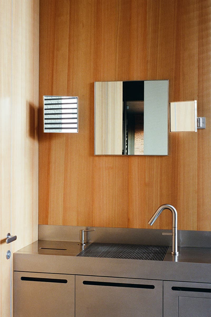 Выразительные фактуры и высокие потолки в интерьере кафе — проект студии Edxxkat