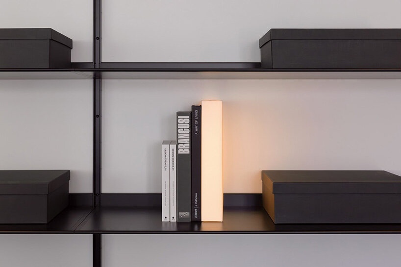 Наото Фукасава создал светильник в виде пачки бумаги