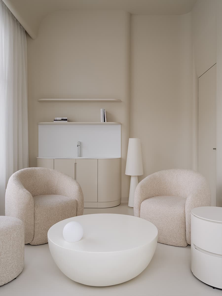 Визуальный покой и нейтральная палитра в интерьере клиники — проект Александры Бурмистровой