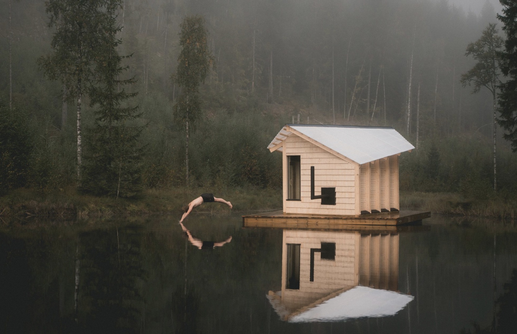 Rabagast Studio построила плавучую сауну в Норвегии