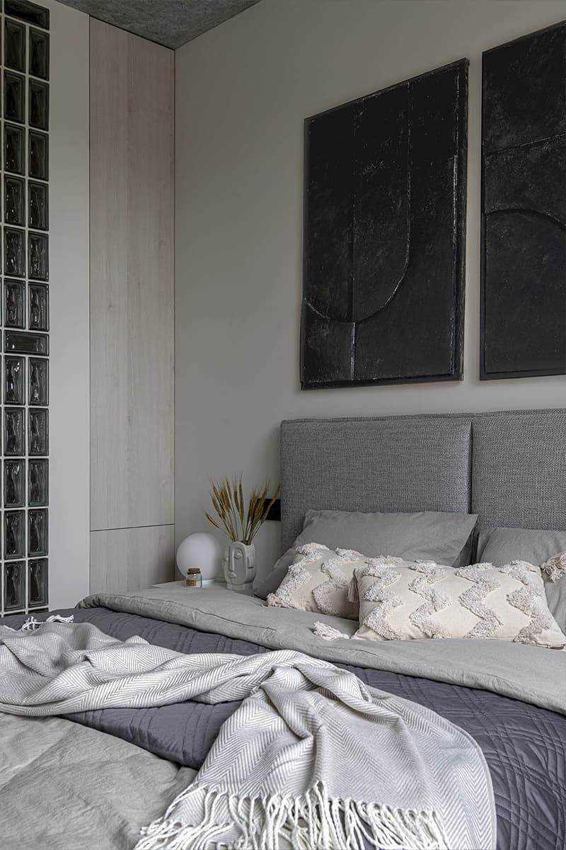 Шкаф-трансформер и стеклоблоки в интерьере инвестиционной квартиры — проект Елены Потемкиной