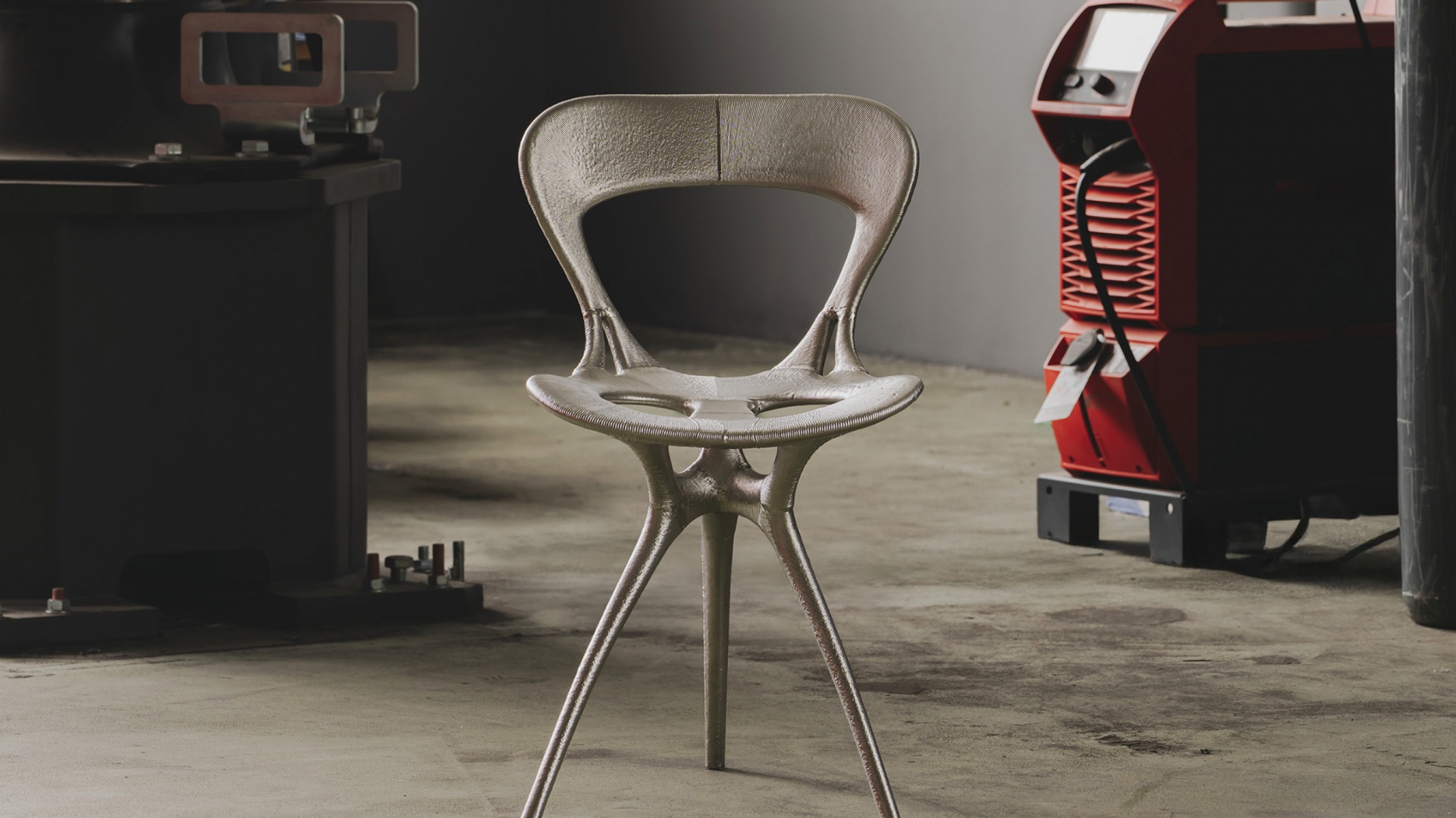 Росс Лавгроув создал стул совместно с искусственным интеллектом