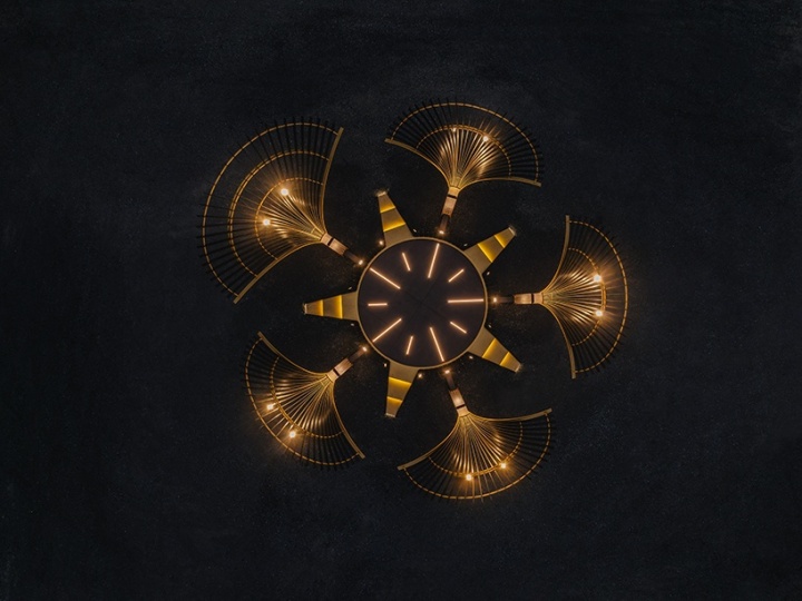 Чэн-Цзун Фэн переосмыслил форму огненного дерева в инсталляции