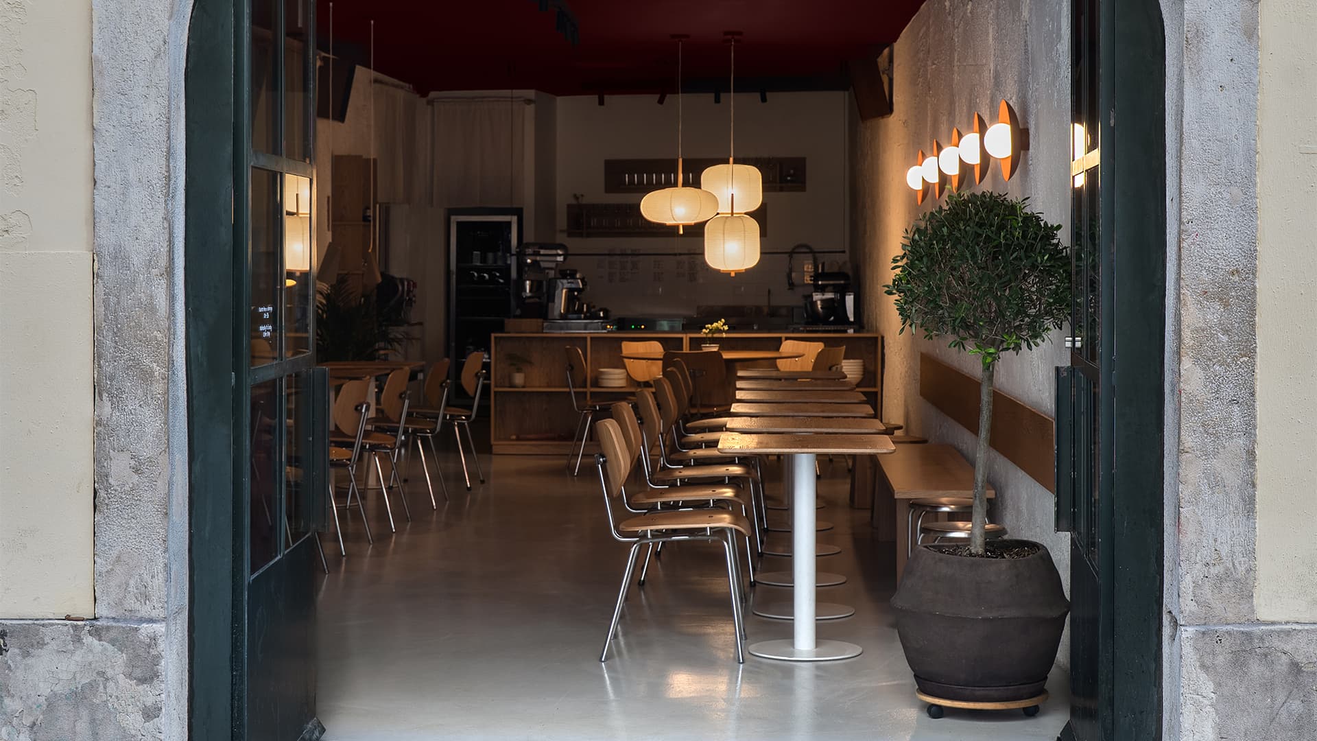 Динамичный интерьер небольшого ресторана в Лиссабоне — проект Светланы Вахтиной