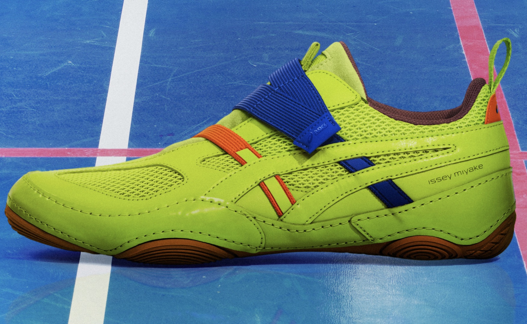 Issey Miyake и ASICS создали кроссовки