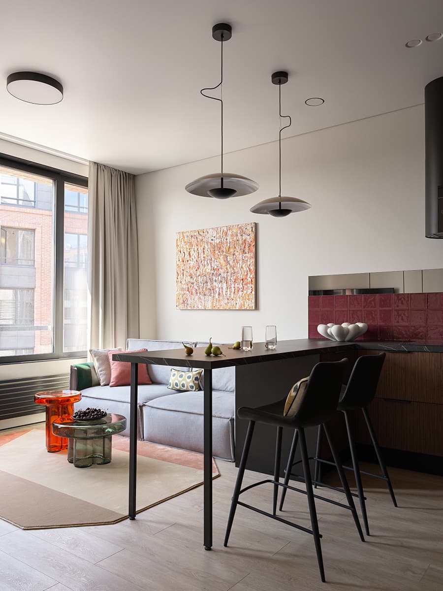 Глубокие бордовые тона в интерьере квартиры под сдачу — проект Натальи Федоровой