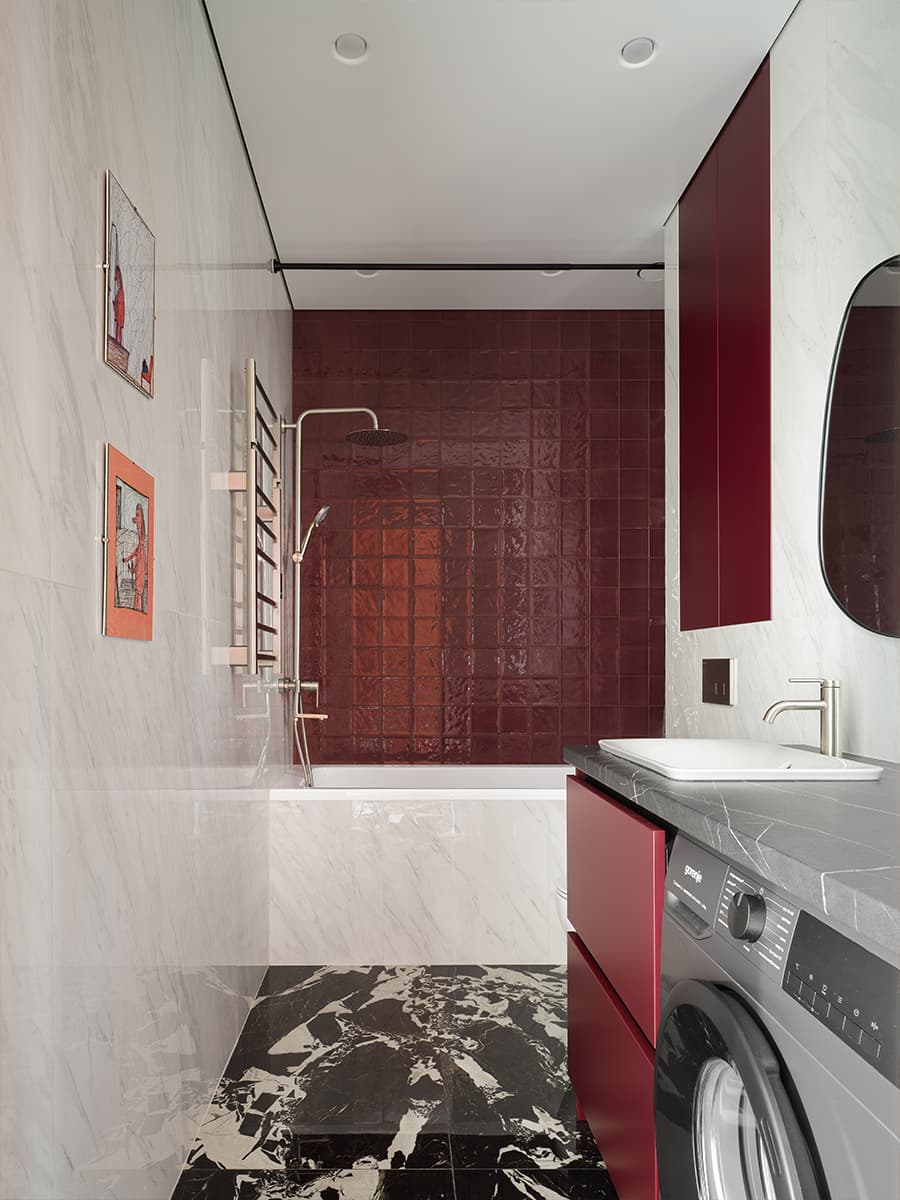 Глубокие бордовые тона в интерьере квартиры под сдачу — проект Натальи Федоровой